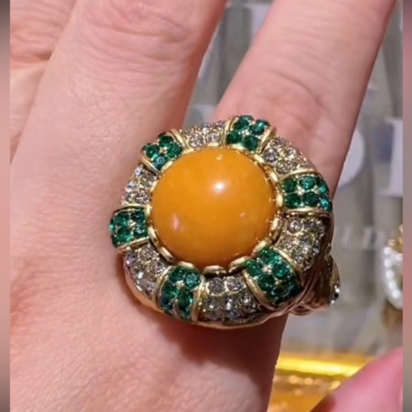 Collector’s Cabochon Ring Bold Amber Center Emerald & Diamond Timeless Elegance - Picture 8 of 10
